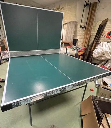 Opvouwbare tafeltennistafel beschikbaar voor biedingen