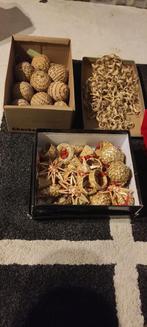 Kerst , Houten slingers, kerstballen en kerstfiguurtjes., Enlèvement