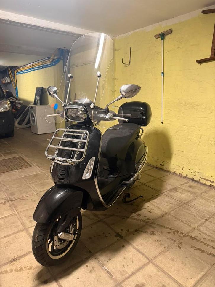 Vespa sprint a klasse, Fietsen en Brommers, Scooters | Vespa, Zo goed als nieuw, Klasse A (25 km/u), Benzine, Ophalen