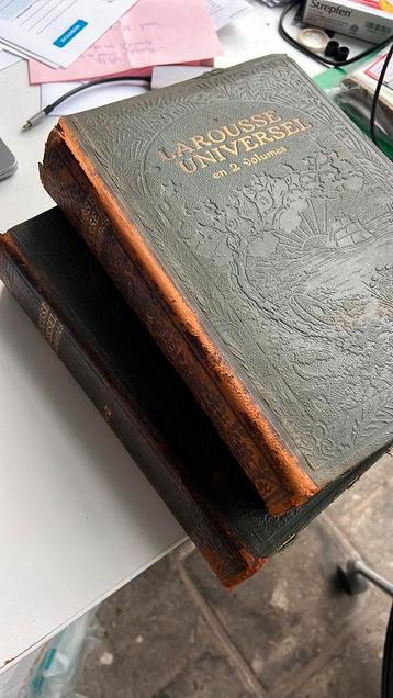 Larousse universel en 2 volumes beschikbaar voor biedingen