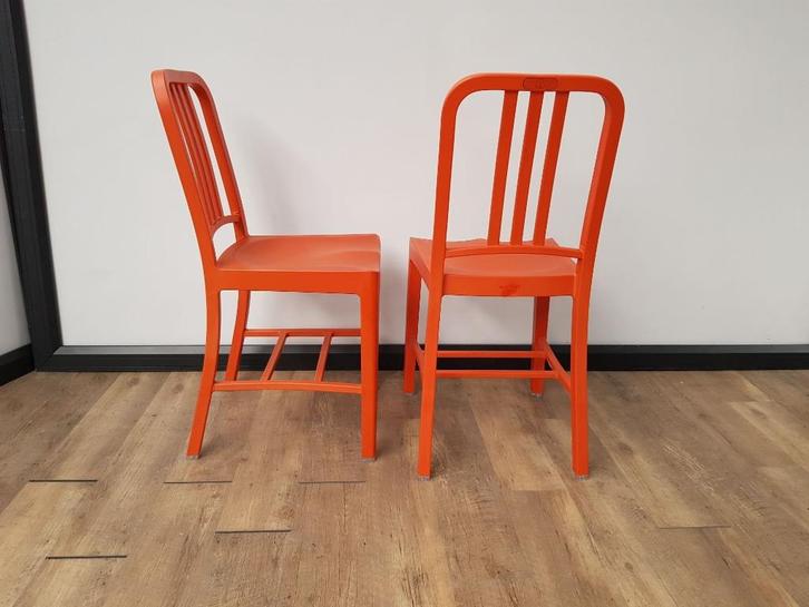 Emeco navy chair 111 Coca cola recycle (Oranje), Verzamelen, Merken en Reclamevoorwerpen, Ophalen of Verzenden