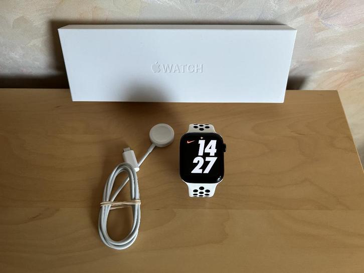 Montre Apple Watch SE2 GPS 44 MM Noir, Bijoux, Sacs & Beauté, Montres connectées, Comme neuf, iOS, Noir, GPS, Enlèvement