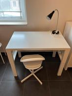 Ikea kinder bureau met stoel en lamp, Ophalen, In hoogte verstelbaar, Zo goed als nieuw, Bureau
