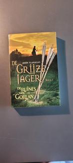 De Grijze Jager - De ruïnes van Gorlan - John Flanagan, Boeken, Ophalen of Verzenden, Gelezen