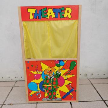 Houten poppenkast  beschikbaar voor biedingen