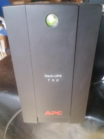 UPS APC SMART UPS 700/450W nouvelles batteries disponible aux enchères