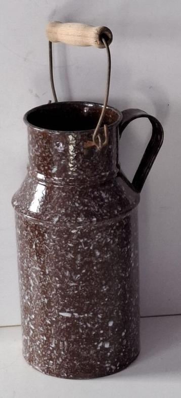 Jolie ancienne cruche à lait émaillée beschikbaar voor biedingen