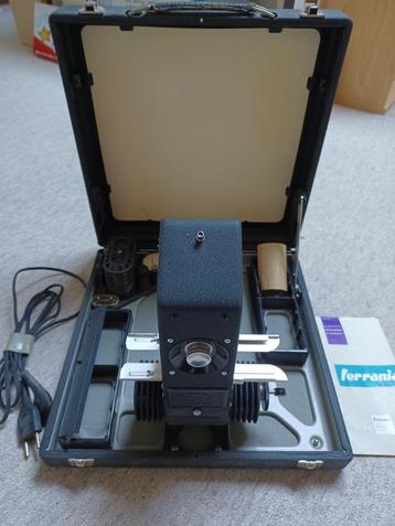 Ferrania Fer-Color - Modèle 3 - Projecteur portable de dias beschikbaar voor biedingen