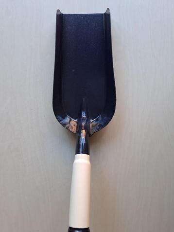 Vintage kolenschop beschikbaar voor biedingen