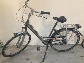 Damesfiets met geveerd zadel beschikbaar voor biedingen