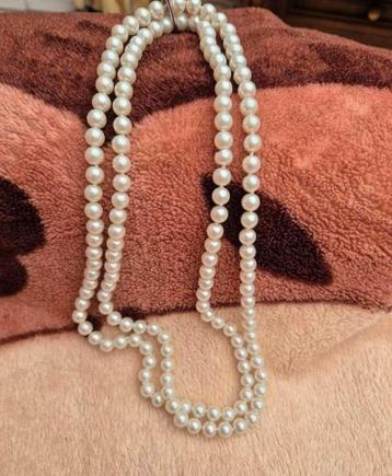 Vintage chique lange parelketting met clips beschikbaar voor biedingen