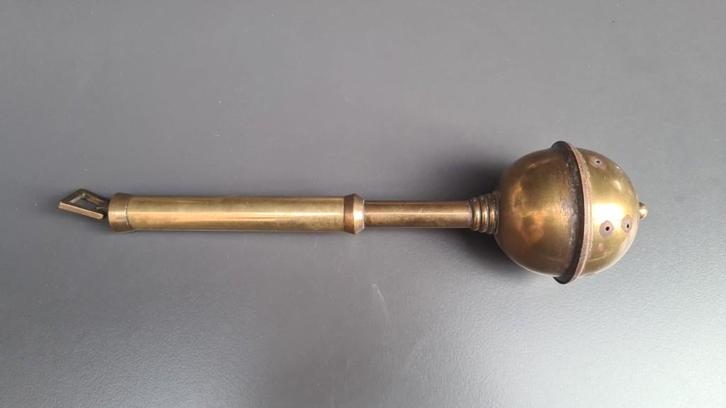 Aspergillum of wijwaterkwast, messing., Verzamelen, Religie, Gebruikt, Ophalen of Verzenden