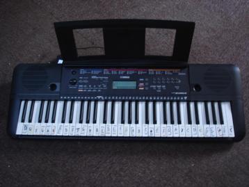 Keyboard Yamaha PSR E263 zo goed als nieuw! beschikbaar voor biedingen
