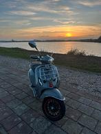 Vespa sprint 2019, Fietsen en Brommers, Ophalen, Zo goed als nieuw