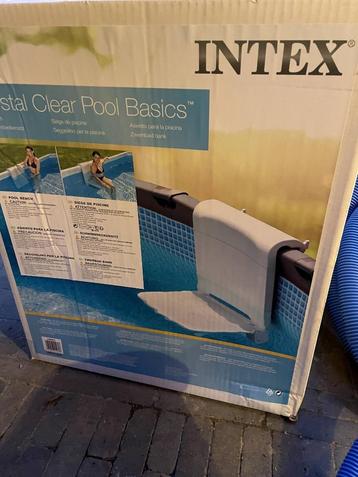 Intex zwembadstoeltje 2 stuks beschikbaar voor biedingen