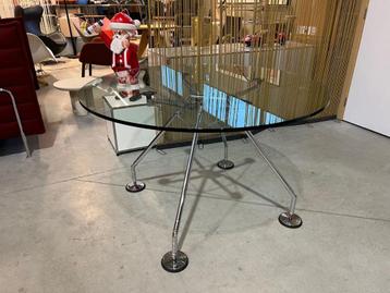 Tecno Nomos Foster glazen tafel, 120cm, 2x beschikbaar voor biedingen
