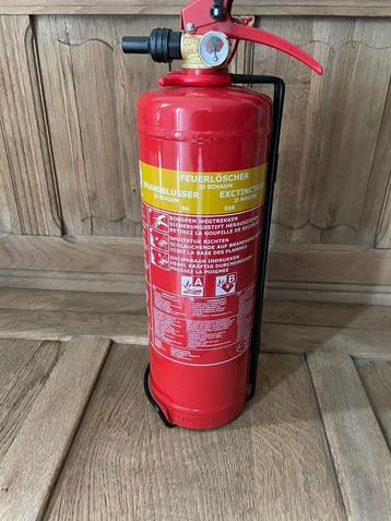 NIEUWE brandblusser ( 2 liter schuim ) vervaldatum = 2029 beschikbaar voor biedingen