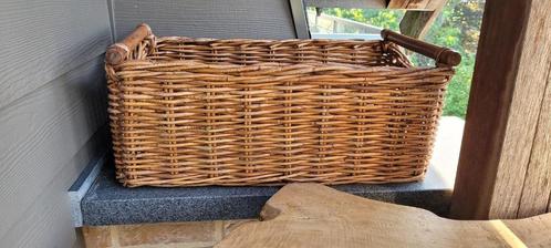 Rotan stevige mand met houten handvat L65xBr35xH27 St-Nikla, Huis en Inrichting, Woonaccessoires | Schalen en Manden, Mand, Riet