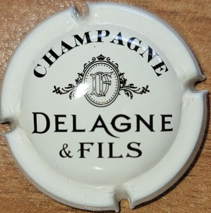 Capsule Champagne DELAGNE & FILS blanc cassé & noir nr.01b, Verzamelen, Wijnen, Nieuw, Champagne, Frankrijk, Ophalen of Verzenden