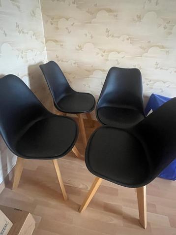 4 stoelen voor eetkamer beschikbaar voor biedingen