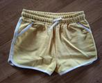 Primark gele short 122, Broek, Gebruikt, Meisje, Ophalen of Verzenden