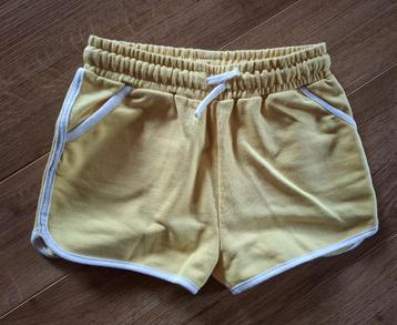 Primark gele short 122 beschikbaar voor biedingen