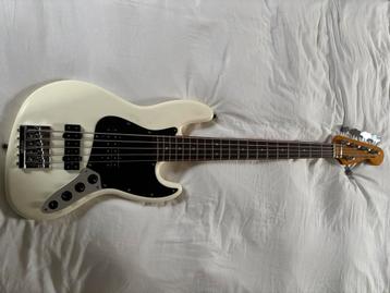 fender jazz bass V beschikbaar voor biedingen