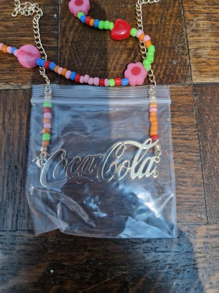 2 colliers Coca Cola, Collections, Marques & Objets publicitaires, Neuf, Autres types, Enlèvement ou Envoi