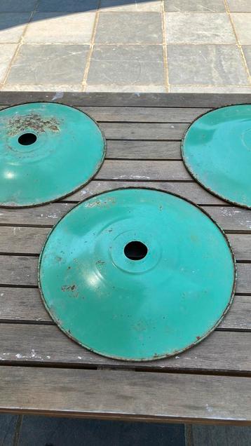 3 lampenkappen in emaille beschikbaar voor biedingen