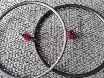 Trek Bontrager Paradigm SL wielset racefiets Shimano 400 km beschikbaar voor biedingen