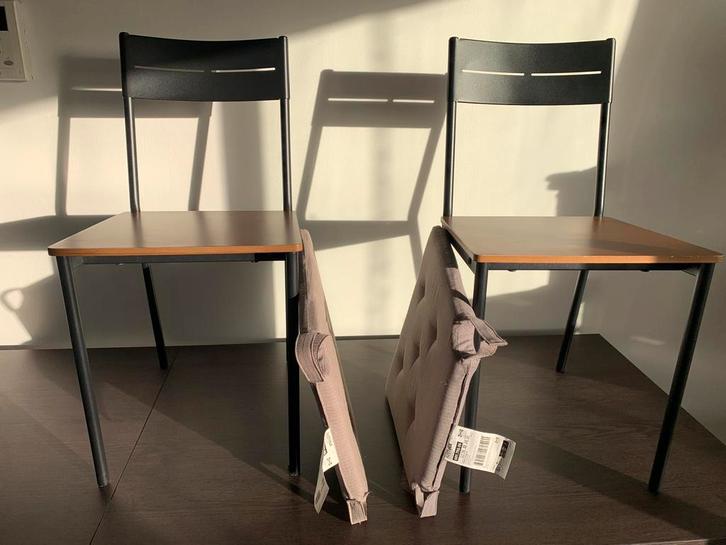 Lot Table VANGSTA + 2 chaises SANDSBERG – Ensemble complet, Huis en Inrichting, Tafels | Eettafels, Ophalen