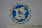 BADGE EN METAL LIEGE NICE LIEGE 1979 ROYAL MOTOR UNION RMU, Collections, Enlèvement ou Envoi, Utilisé, Motos