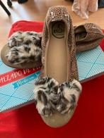 Nieuwe beige ballerina’s maat 34 met corsage op tip, Ophalen of Verzenden, Nieuw, Meisje