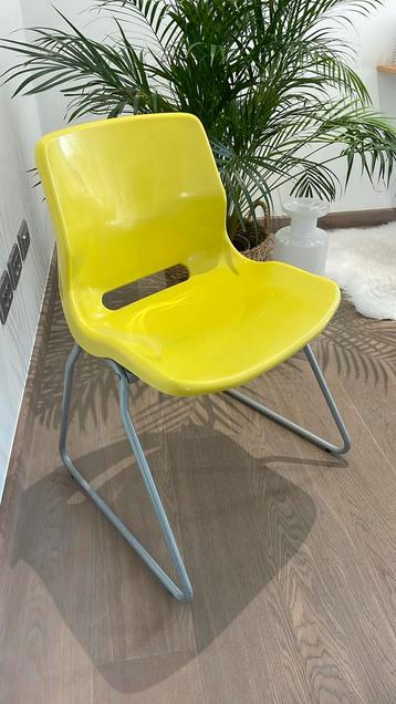 Vier kuipstoelen trendy kleur, Huis en Inrichting, Stoelen, Ophalen, Zo goed als nieuw, Vier