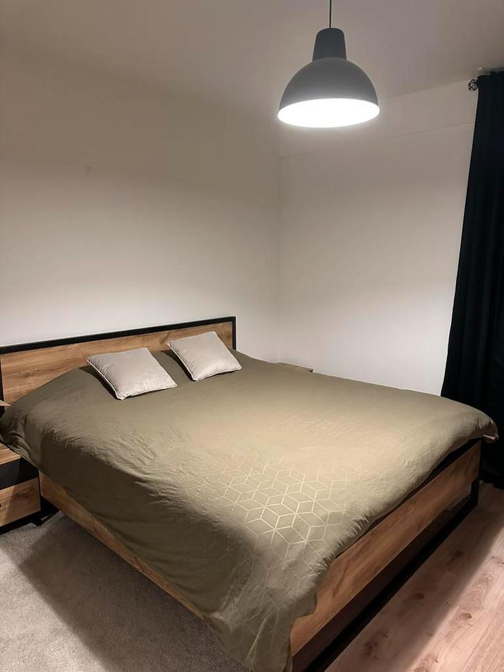 Bed + kast + nachtkastjes, Huis en Inrichting, Slaapkamer | Complete slaapkamers, Zo goed als nieuw, Ophalen