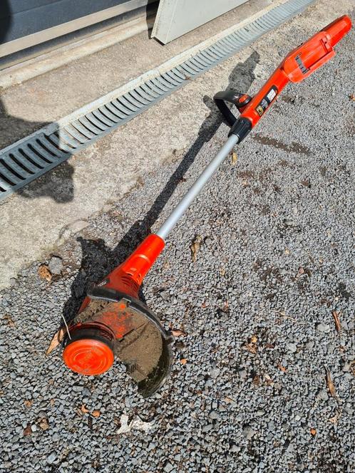 Black&Decker kantenmaaier,grastrimmer 18 V, Tuin en Terras, Bosmaaiers, Gebruikt, Accu, 10 tot 30 cm, Ophalen