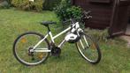 Vélo VTT femme BTWIN Rock Rider 26" blanc/violet comme neuf, Fietsen en Brommers, Fietsen | Mountainbikes en ATB, Ophalen, Zo goed als nieuw