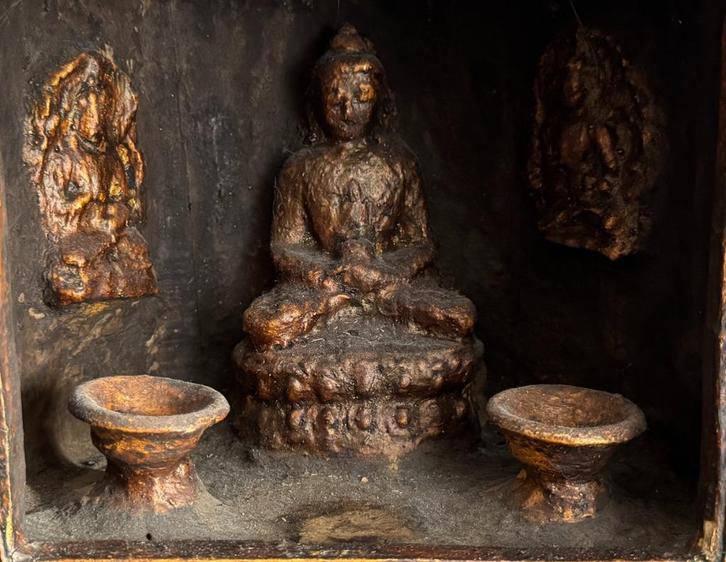 Oud Boeddha-altaar of tempel in hout en klei uit Nepal, Antiek en Kunst, Kunst | Niet-Westerse kunst, Ophalen of Verzenden