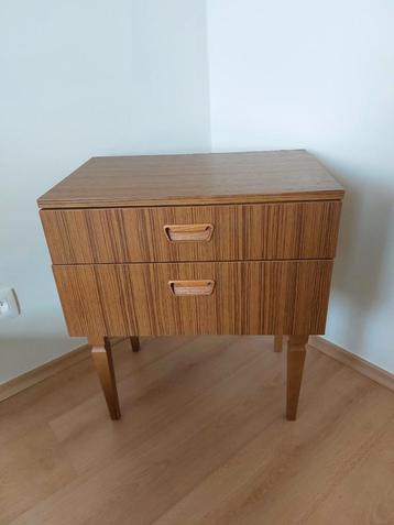 vintage ladekast/nachtkastje beschikbaar voor biedingen