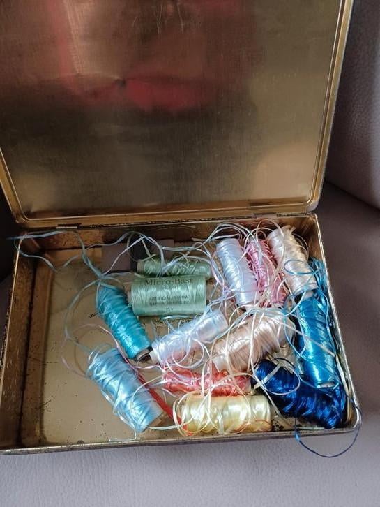 Glanslintjes +oude blikken doos, Hobby en Vrije tijd, Breien en Haken, Ophalen of Verzenden, Zo goed als nieuw