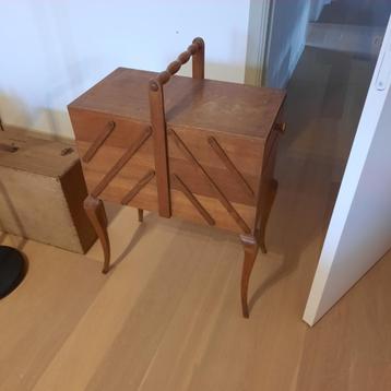 Naaikastje beschikbaar voor biedingen