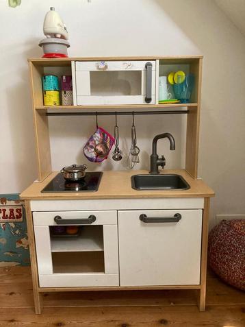 Ikea keukentje en allerlei toebehoren beschikbaar voor biedingen