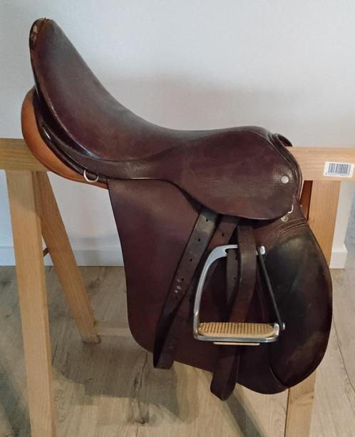 Zadel met stijgbeugels, Dieren en Toebehoren, Paarden en Pony's | Overige Paardenspullen, Gebruikt, Ophalen