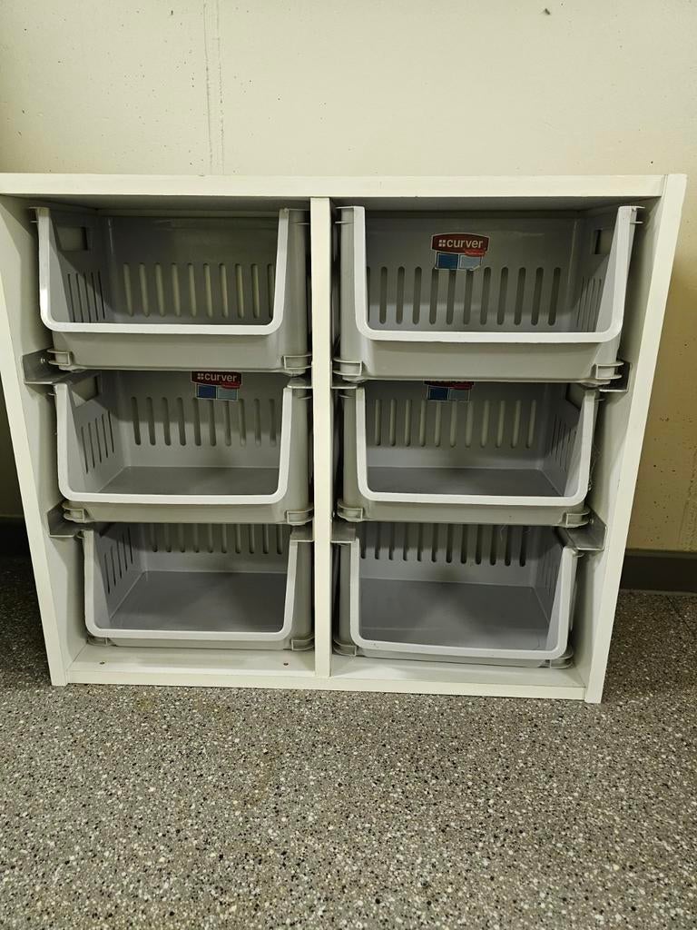 Kastje met sorteerbakjes voor op te hangen, Ophalen