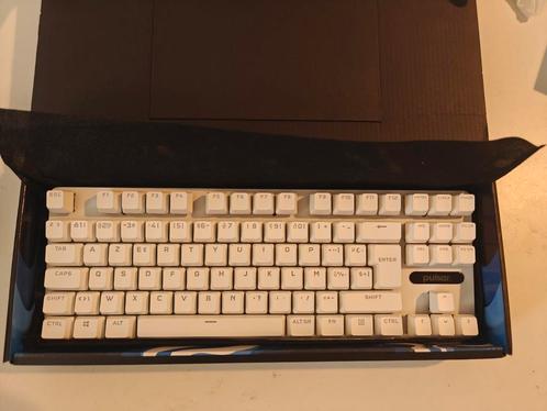 Pulsar DIY RGB Keyboard + DIY Keyboard parts, Computers en Software, Toetsenborden, Zo goed als nieuw, Azerty, Bedraad, Gaming toetsenbord