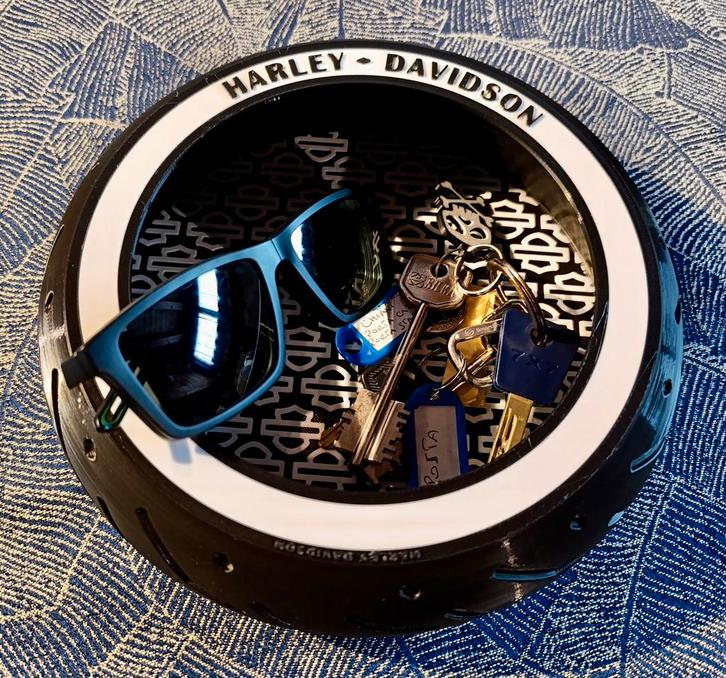 Harley-Davidson decoratie schaal key witte motorband, Motos, Motos | Oldtimers & Ancêtres, Enlèvement ou Envoi