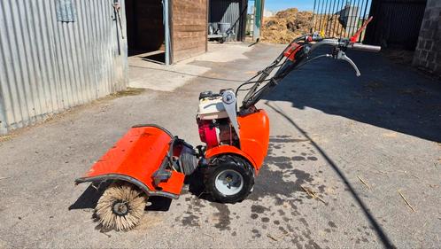 Porte-outils Hako avec balayeuse, Zakelijke goederen, Machines en Bouw | Tuin, Park en Bosbouw, Ophalen