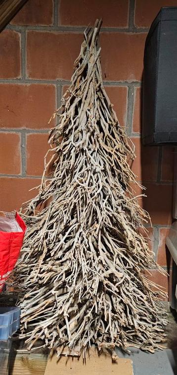 Houten kerstboom beschikbaar voor biedingen