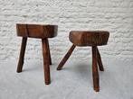 Set van 2 zware vintage houten krukken brutalist stijl, Antiek en Kunst, Ophalen