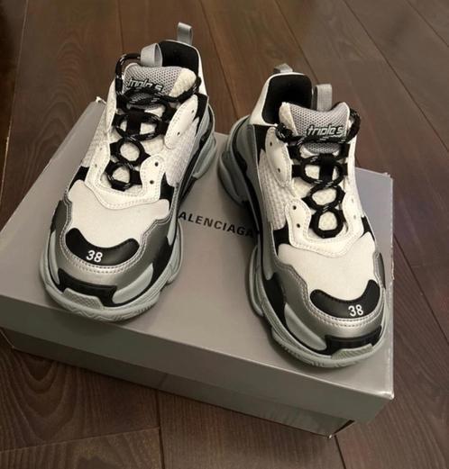 Basket balenciaga triple S, Vêtements | Femmes, Vêtements Femmes Autre, Comme neuf, Enlèvement ou Envoi